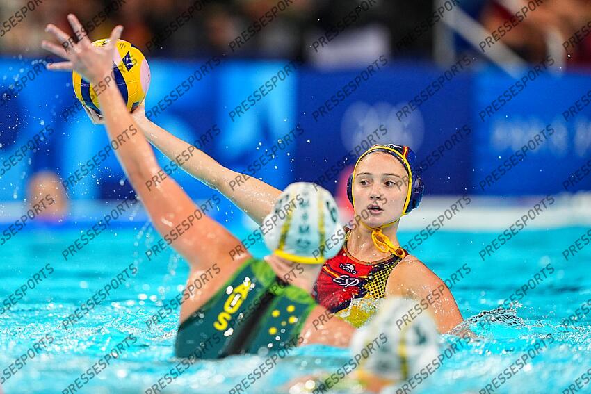 Elena Ruiz Barril of Spain in action during Women's Gold Medal Match of the Water Polo between Australia and Spain on Paris La Defense Arena during the Paris 2024 Olympics Games on August 10, 2024 in Paris, France. AUSTRALIE-ESPAGNE 