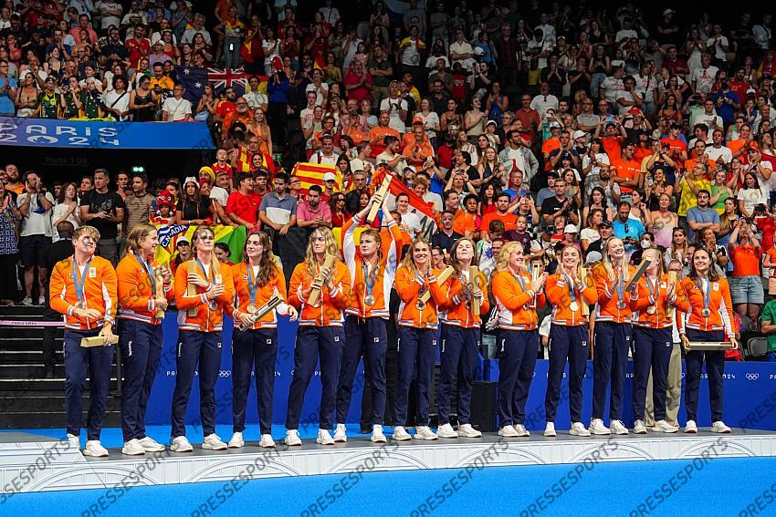 Bronze Medalists of Netherlands celebrate on the podium during the Women’s Water Polo medal ceremony after the Women's Gold Medal match between Australia and Spain at Paris La Defense Arena during the Paris 2024 Olympics Games on August 10, 2024 in Paris, France. AUSTRALIE-ESPAGNE 