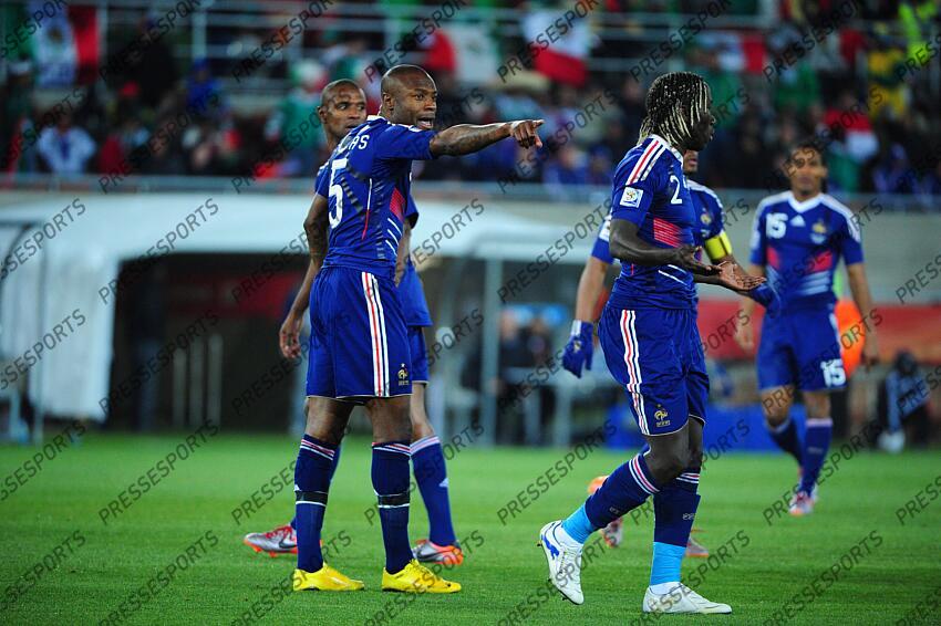 gallas (william) FRANCE-MEXIQUE (0-2) GROUPE A abidal (eric) sagna (bacary) mag (1465) du 14/08/2010 HD L'(15/10/2012) 