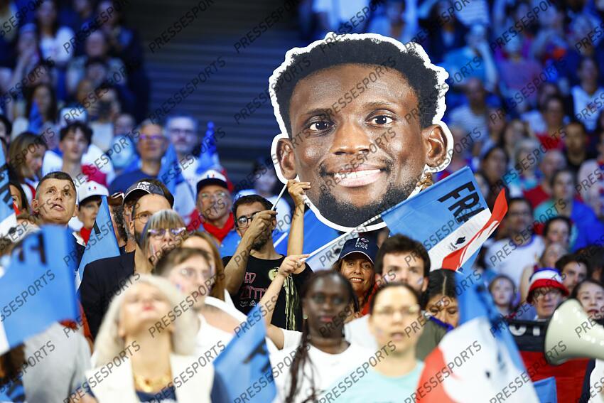 REPRO GUIRASSY ALLEMAGNE-FRANCE (72-64) le carré supporters 