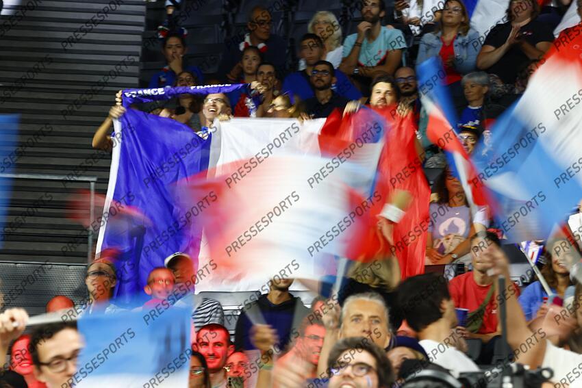 ALLEMAGNE-FRANCE (72-64) le carré supporters 