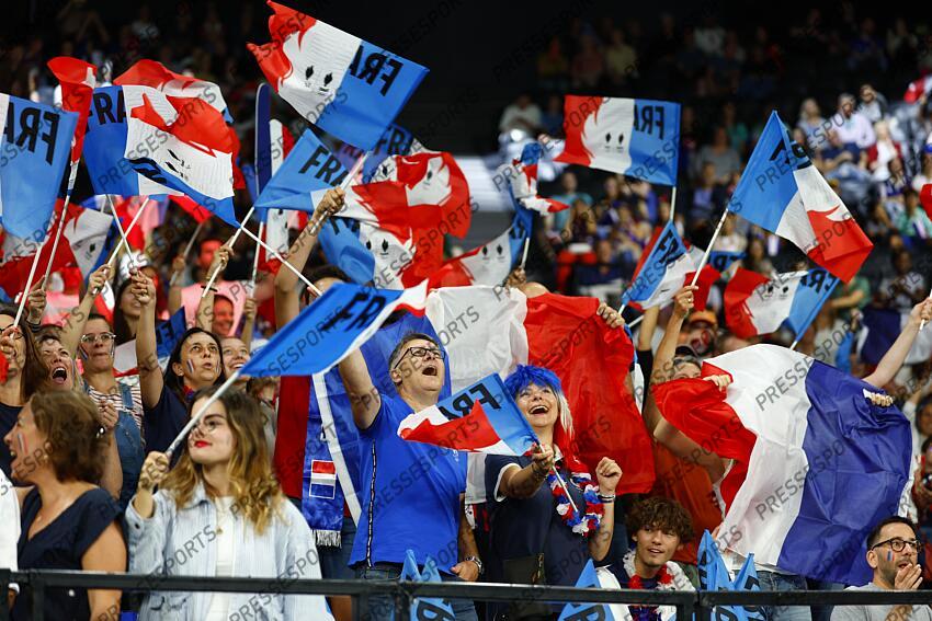 ALLEMAGNE-FRANCE (72-64) le carré supporters 
