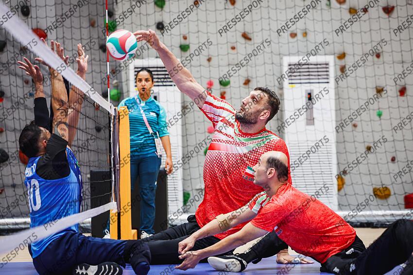 ALIPOURIAN (Davoud) - (ira) mehrzad (morteza) - (ira) - MAGAZINE MEHRZAD Du haut de ses 2,46 m, il est le deuxième homme le plus grand au monde et l’une des pièces maîtresses de l’équipe de volley assis iranienne 