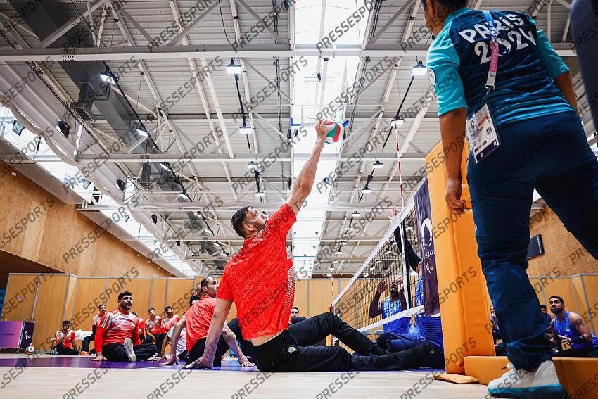 mehrzad (morteza) - (ira) - MAGAZINE MEHRZAD Du haut de ses 2,46 m, il est le deuxième homme le plus grand au monde et l’une des pièces maîtresses de l’équipe de volley assis iranienne 