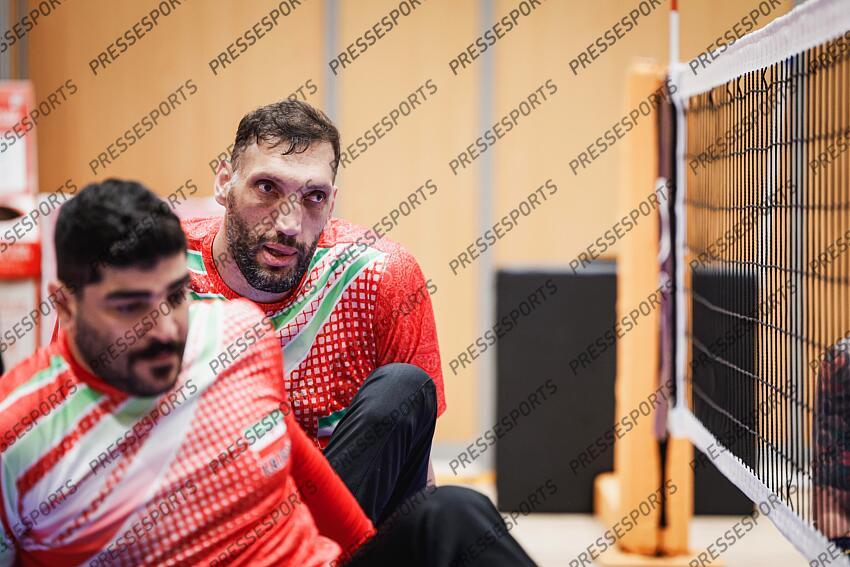 mehrzad (morteza) - (ira) - MAGAZINE MEHRZAD Du haut de ses 2,46 m, il est le deuxième homme le plus grand au monde et l’une des pièces maîtresses de l’équipe de volley assis iranienne 