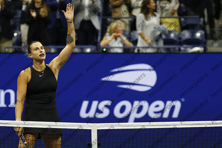 Sep 5, 2024; Flushing, NY, USA; Aryna Sabalenka celebrates after her match against Emma Navarro (USA)(not pictured) on day eleven of the 2024 U.S. Open tennis tournament at USTA Billie Jean King National Tennis Center. Mandatory Credit: Geoff Burke-Imagn Images DEMI-FINALES FEMMES 