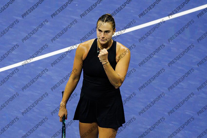 Sep 5, 2024; Flushing, NY, USA; Aryna Sabalenka of Belarus celebrates her victory over Emma Navarro of the United States on day eleven of the U.S. Open tennis tournament at the USTA Billie Jean King National Tennis Center. Mandatory Credit: Mike Frey-Imagn Images DEMI-FINALES FEMMES 