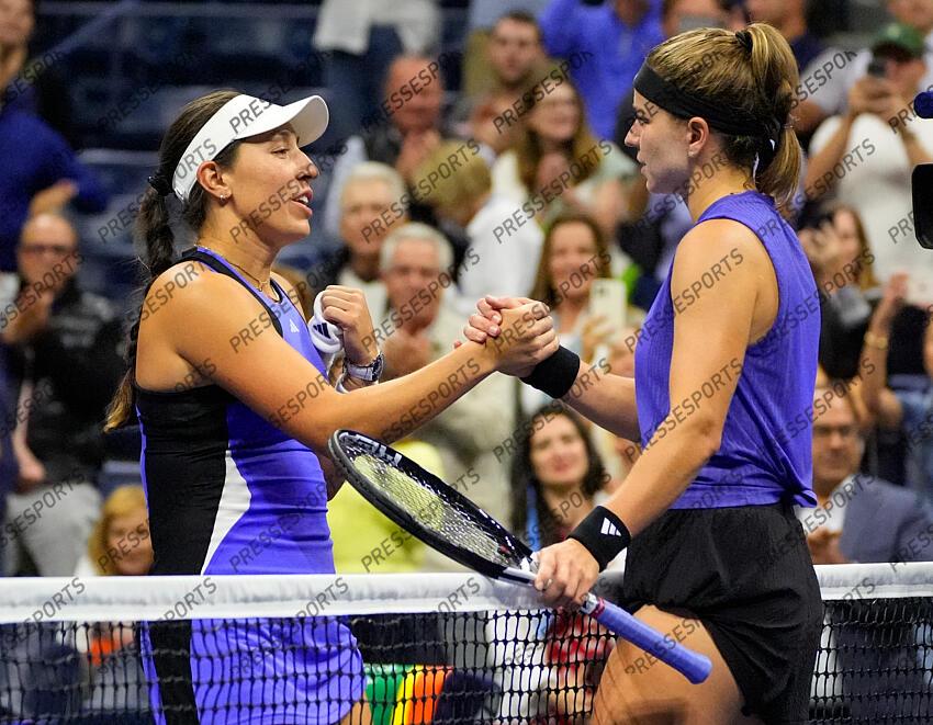 Sept 5 2024; Flushing, NY, USA; Jessica Pegula (USA) reacts after beating Karolina Muchova (CZE) on day eleven of the 2024 U.S. Open tennis tournament at USTA Billie Jean King National Tennis Center. Mandatory Credit: Robert Deutsch-Imagn Images DEMI-FINALES FEMMES 