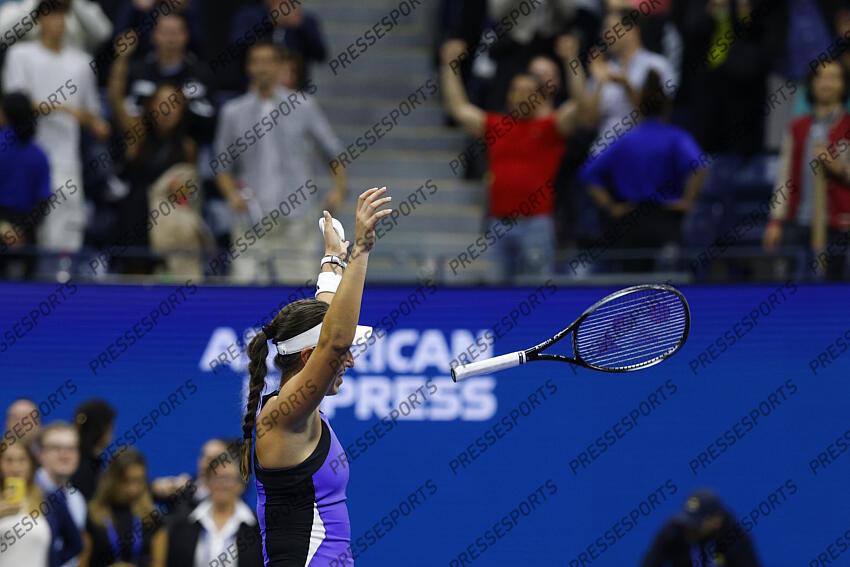 Sep 5, 2024; Flushing, NY, USA; Jessica Pegula (USA) celebrates after her match against Karolina Muchova (CZE)(not pictured) in a women's singles semifinal on day eleven of the 2024 U.S. Open tennis tournament at USTA Billie Jean King National Tennis Center. Mandatory Credit: Geoff Burke-Imagn Images DEMI-FINALES FEMMES 