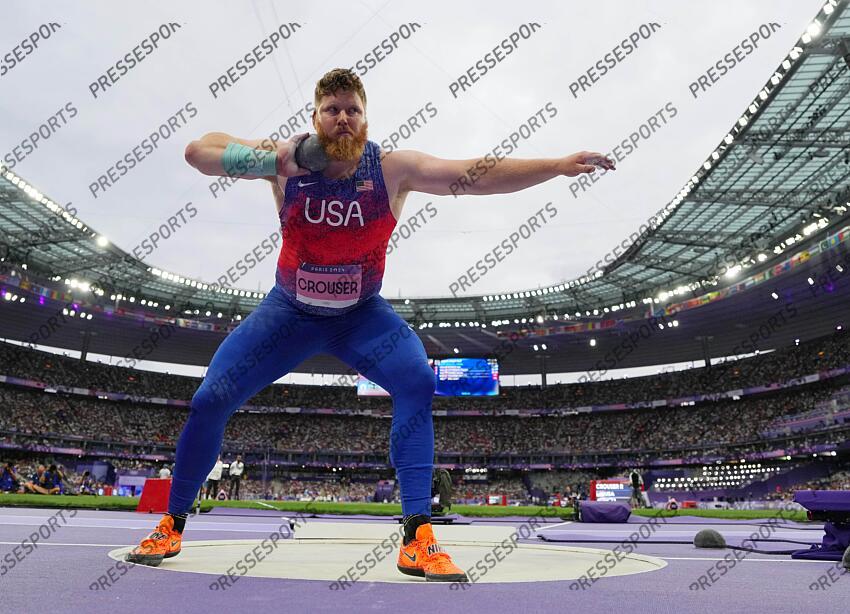 Aug 3, 2024; Paris Saint-Denis, France; Ryan Crouser (USA) in the men's shot put final during the Paris 2024 Olympic Summer Games at Stade de France. Mandatory Credit: Kirby Lee-USA TODAY Sports LANCER DU POIDS HOMMES 