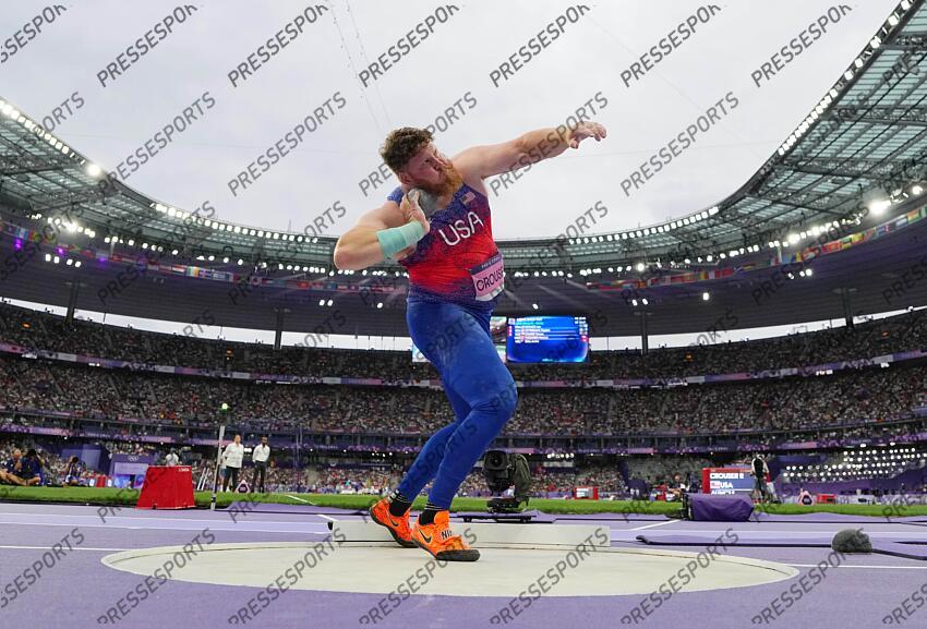 Aug 3, 2024; Paris Saint-Denis, France; Ryan Crouser (USA) in the men's shot put final during the Paris 2024 Olympic Summer Games at Stade de France. Mandatory Credit: Kirby Lee-USA TODAY Sports LANCER DU POIDS HOMMES 