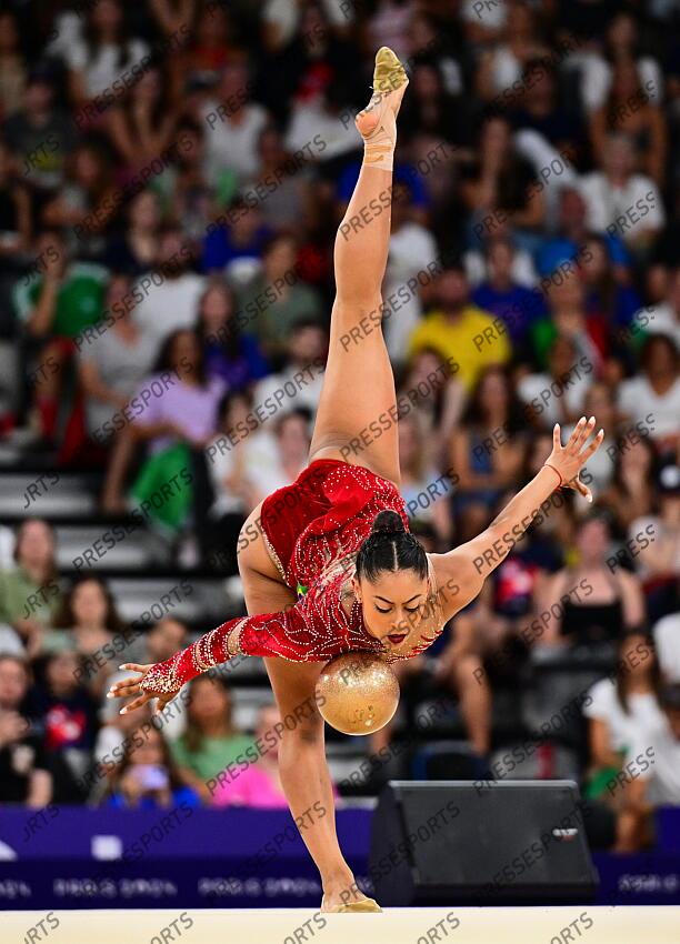 Barbara Domingos (Brasilien) Paris, 09.08.2024, Olympische Spiele 2024 in Paris/Frankreich, Rhythmische Sportgymnastik, Einzel, Mehrkampf, Finale, Ball CONCOURS INDIVIDUEL 