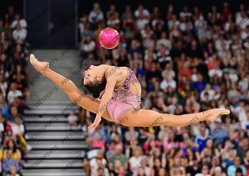 Sofia Raffaeli (Italien) Paris, 09.08.2024, Olympische Spiele 2024 in Paris/Frankreich, Rhythmische Sportgymnastik, Einzel, Mehrkampf, Finale, Ball CONCOURS INDIVIDUEL 