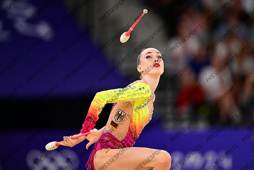 Darja Varfolomeev (Deutschland) Paris, 09.08.2024, Olympische Spiele 2024 in Paris/Frankreich, Rhythmische Sportgymnastik, Einzel, Mehrkampf, Finale, Keulen CONCOURS INDIVIDUEL 