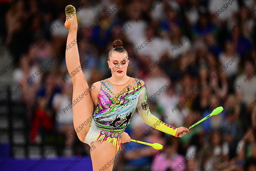 Margarita Kolosov (Deutschland) Paris, 09.08.2024, Olympische Spiele 2024 in Paris/Frankreich, Rhythmische Sportgymnastik, Einzel, Mehrkampf, Finale, Keulen CONCOURS INDIVIDUEL 
