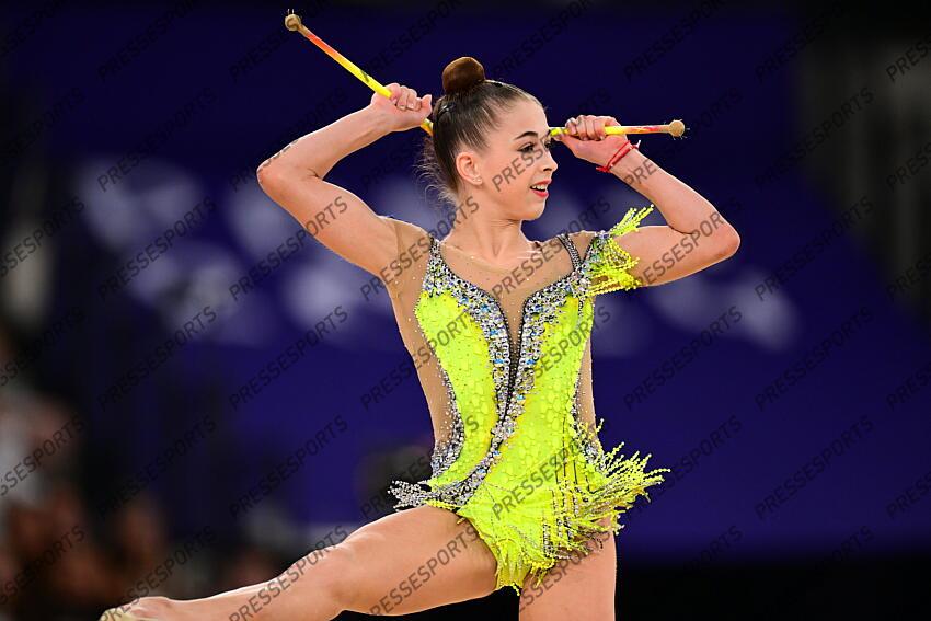 Daria Atamanov (Israel) Paris, 09.08.2024, Olympische Spiele 2024 in Paris/Frankreich, Rhythmische Sportgymnastik, Einzel, Mehrkampf, Finale, Keulen CONCOURS INDIVIDUEL 