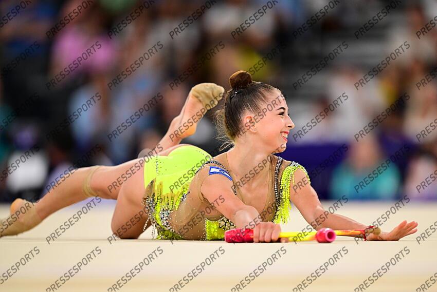 Daria Atamanov (Israel) Paris, 09.08.2024, Olympische Spiele 2024 in Paris/Frankreich, Rhythmische Sportgymnastik, Einzel, Mehrkampf, Finale, Keulen CONCOURS INDIVIDUEL 