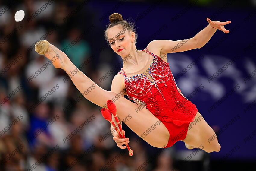 Boryana Kaleyn (Bulgarien) Paris, 09.08.2024, Olympische Spiele 2024 in Paris/Frankreich, Rhythmische Sportgymnastik, Einzel, Mehrkampf, Finale, Keulen CONCOURS INDIVIDUEL 