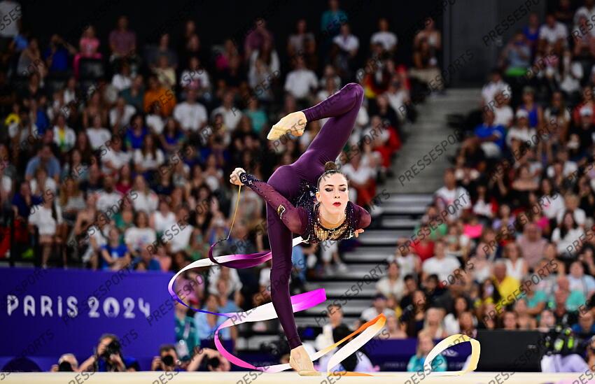 Olympiasiegerin Darja Varfolomeev (Deutschland) Paris, 09.08.2024, Olympische Spiele 2024 in Paris/Frankreich, Rhythmische Sportgymnastik, Einzel, Mehrkampf, Finale, Baender CONCOURS INDIVIDUEL 