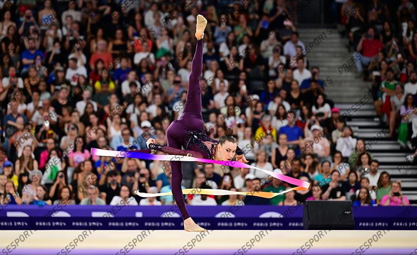 Olympiasiegerin Darja Varfolomeev (Deutschland) Paris, 09.08.2024, Olympische Spiele 2024 in Paris/Frankreich, Rhythmische Sportgymnastik, Einzel, Mehrkampf, Finale, Baender CONCOURS INDIVIDUEL 