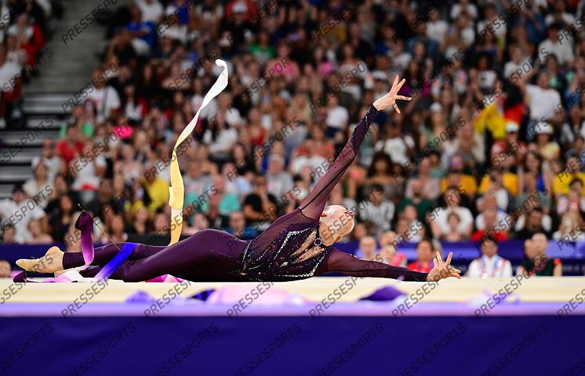 Olympiasiegerin Darja Varfolomeev (Deutschland) Paris, 09.08.2024, Olympische Spiele 2024 in Paris/Frankreich, Rhythmische Sportgymnastik, Einzel, Mehrkampf, Finale, Baender CONCOURS INDIVIDUEL 