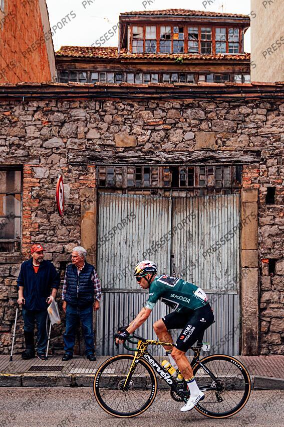 Picture by Zac Williams/SWpix.com - 03/09/2024 - Cycling - 2024 La Vuelta - Stage 16 - Luanco - Lagos de Covadonga, Spain - Wout Van Aert, Visma Lease a Bike. LUANCO/LAGOS DE COVADONGA 