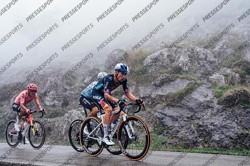 Picture by Zac Williams/SWpix.com - 03/09/2024 - Cycling - 2024 La Vuelta - Stage 16 - Luanco - Lagos de Covadonga, Spain - Primoz Roglic, Red Bull Bora Hansgrohe. LUANCO/LAGOS DE COVADONGA 