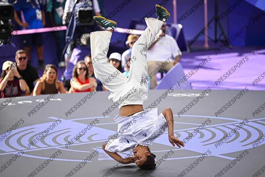 B-girl Carlota Dudek during a women's breaking dance or breakdance battle event of the Paris 2024 Olympic Games at Place de la Concorde in Paris, France on August 9 2024 COMPETITION B GIRLS 