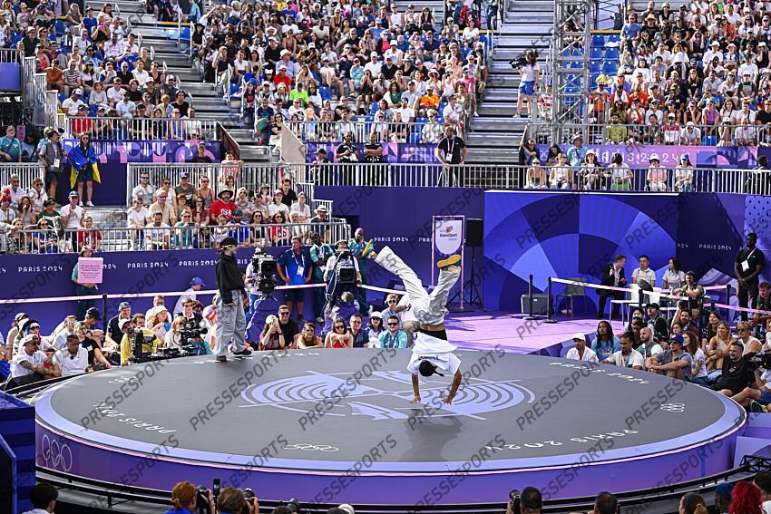General atmosphere or illustration view with B-girl Carlota Dudek during a breaking dance or breakdance battle event of the Paris 2024 Olympic Games at Place de la Concorde in Paris, France on August 9 2024 COMPETITION B GIRLS 