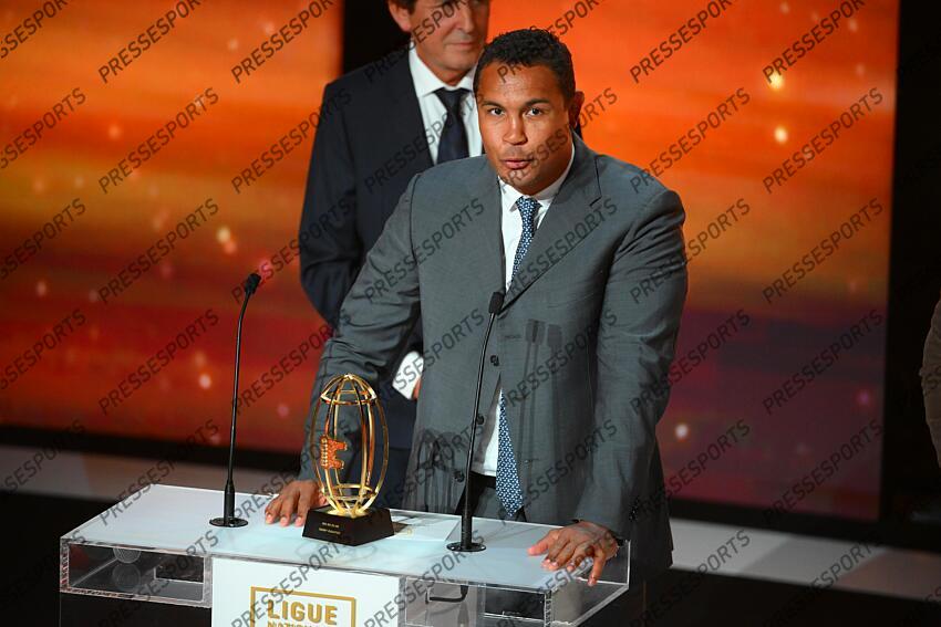 dusautoir (thierry) LA NUIT DU RUGBY meilleur joueur du monde en 2011, est élu joueur le plus emblématique de ses vingt dernières années 