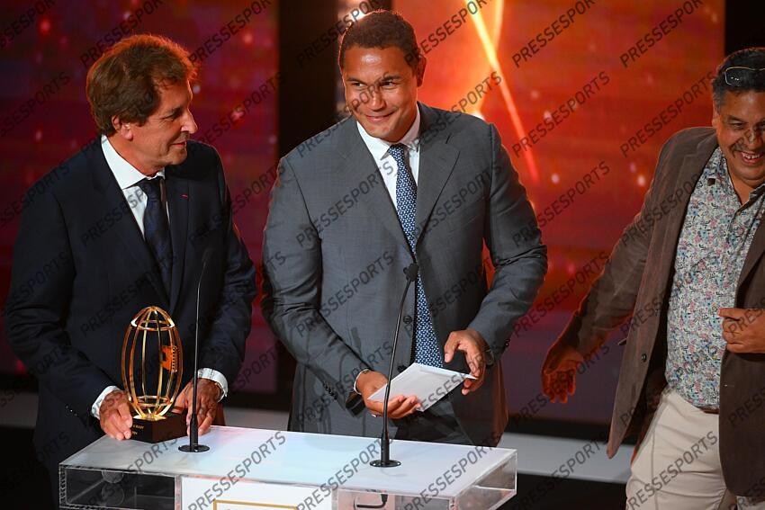 guazzini (max) dusautoir (thierry) LA NUIT DU RUGBY meilleur joueur du monde en 2011, est élu joueur le plus emblématique de ses vingt dernières années 