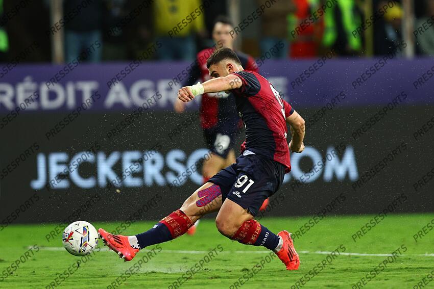 Roberto Piccoli (Cagliari) he scored the third goal for his team during the Italian Serie A match between Parma 2-3 Cagliari at Ennio Tardini Stadiumon September 30, 2024 in Parma, Italy.. (Photo by Maurizio Borsari/AFLO) PARME-CAGLIARI (2-3) No third party sales 