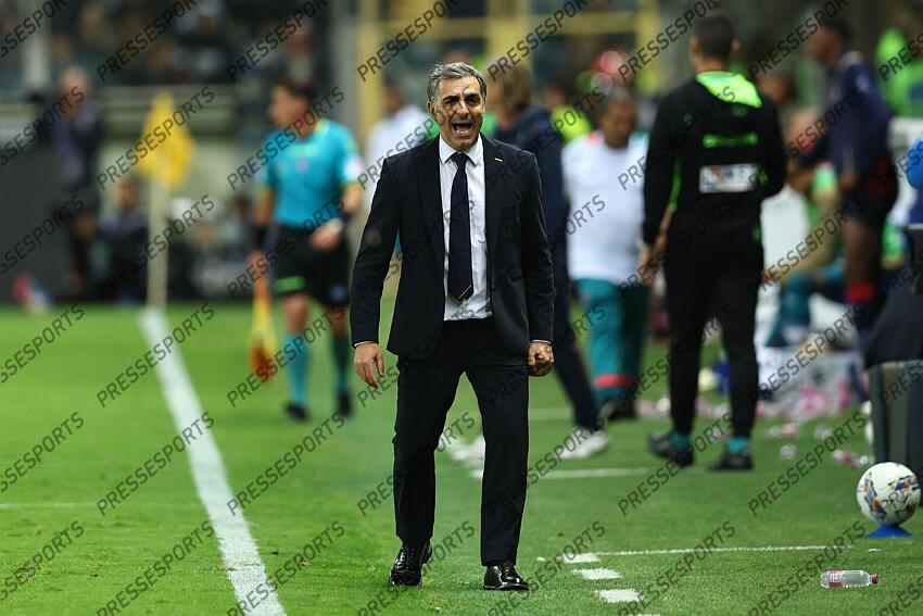 Fabio Pecchia Coach (Parma) during the Italian Serie A match between Parma 2-3 Cagliari at Ennio Tardini Stadiumon September 30, 2024 in Parma, Italy.. (Photo by Maurizio Borsari/AFLO) PARME-CAGLIARI (2-3) No third party sales 