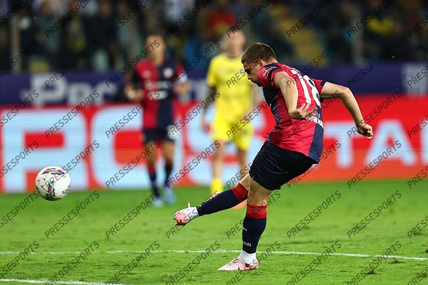 Razvan Marin (Cagliari) he scored the second goal for his team during the Italian Serie A match between Parma 2-3 Cagliari at Ennio Tardini Stadiumon September 30, 2024 in Parma, Italy.. (Photo by Maurizio Borsari/AFLO) PARME-CAGLIARI (2-3) No third party sales 