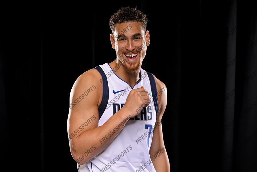 Sep 30, 2024; Dallas, TX, USA; Dallas Mavericks center Dwight Powell (7) poses for a photo during the 2024 Dallas Mavericks media day. Mandatory Credit: Jerome Miron-Imagn Images Dallas Mavericks-Media Day 