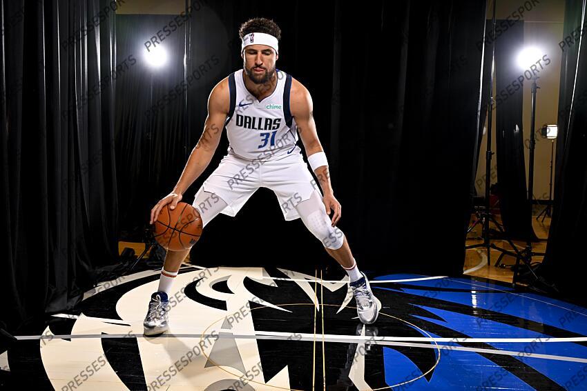 Sep 30, 2024; Dallas, TX, USA; Dallas Mavericks guard Klay Thompson (31) poses for a photo during the 2024 Dallas Mavericks media day. Mandatory Credit: Jerome Miron-Imagn Images Dallas Mavericks-Media Day 