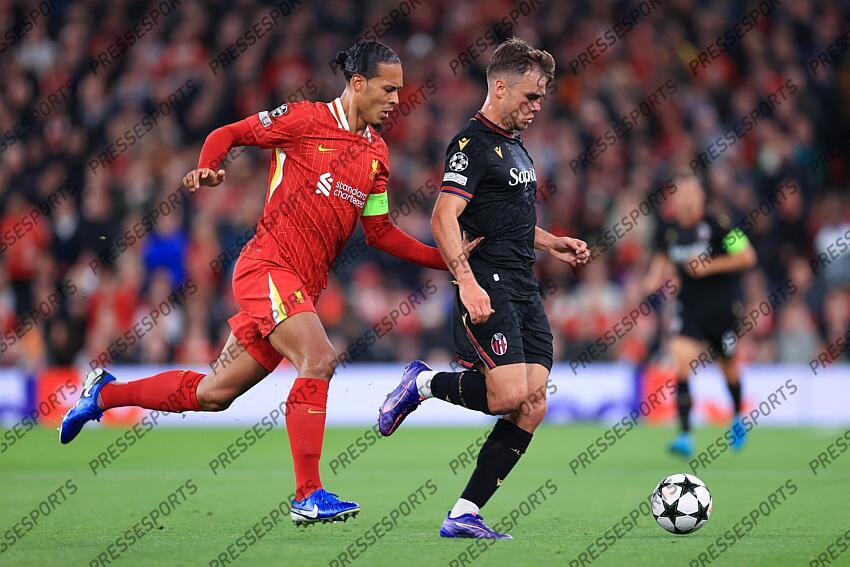 2nd October 2024 - UEFA Champions League - Liverpool FC v Bologna FC - Virgil van Dijk of Liverpool challenges Thijs Dallinga of Bologna - Photo: Simon Stacpoole / Offside. LIVERPOOL-BOLOGNE (2-0) 