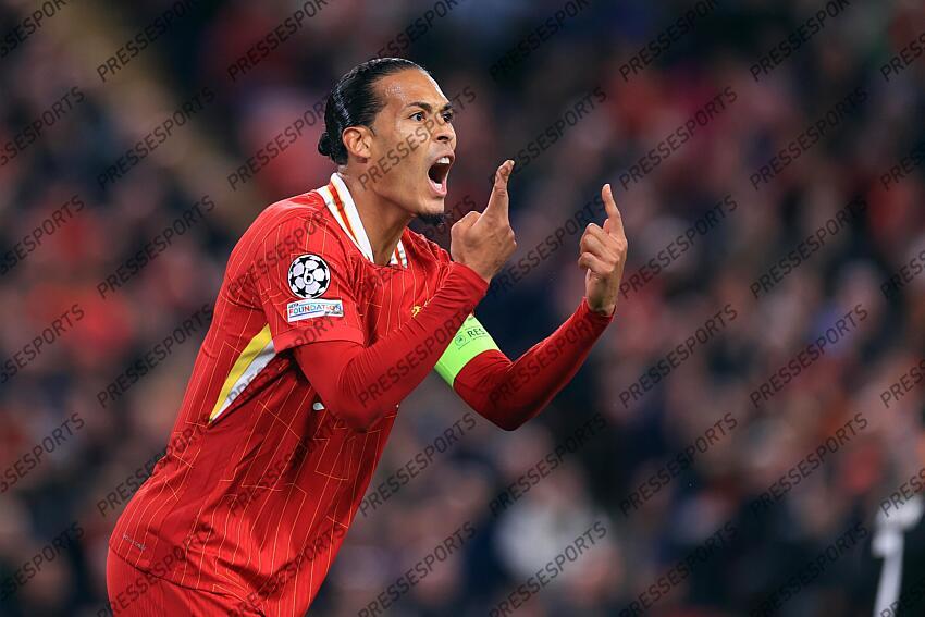 2nd October 2024 - UEFA Champions League - Liverpool FC v Bologna FC - Virgil van Dijk of Liverpool gives instructions - Photo: Simon Stacpoole / Offside. LIVERPOOL-BOLOGNE (2-0) 