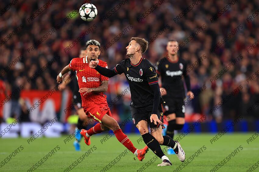 2nd October 2024 - UEFA Champions League - Liverpool FC v Bologna FC - Luis Diaz of Liverpool watches as Stefan Posch of Bologna controls the ball - Photo: Simon Stacpoole / Offside. LIVERPOOL-BOLOGNE (2-0) 
