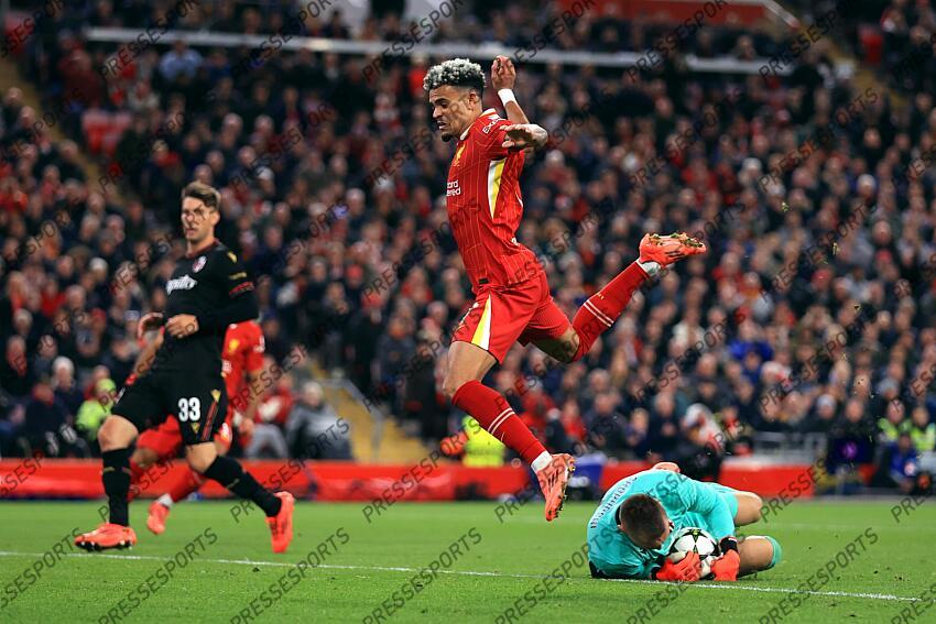 2nd October 2024 - UEFA Champions League - Liverpool FC v Bologna FC - Bologna goalkeeper Lukasz Skorupski grabs the ball as Luis Diaz of Liverpool leaps - Photo: Simon Stacpoole / Offside. LIVERPOOL-BOLOGNE (2-0) 