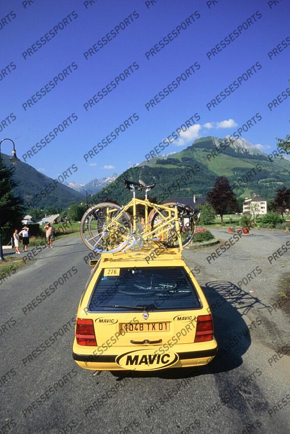 voiture Mavic assistance ARGELES GAZOST/PAMPELUNE 