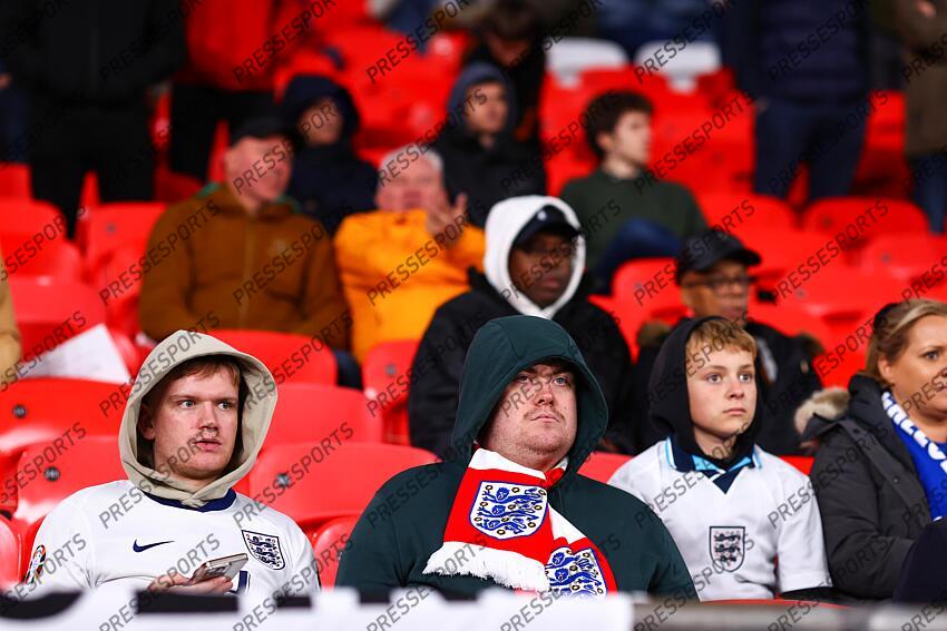 10 October 2024, London - UEFA Nations League - England v Greece - England fans look concerned - Photo: Jacques Feeney / Offside. ANGLETERRE-GRECE (1-2) 