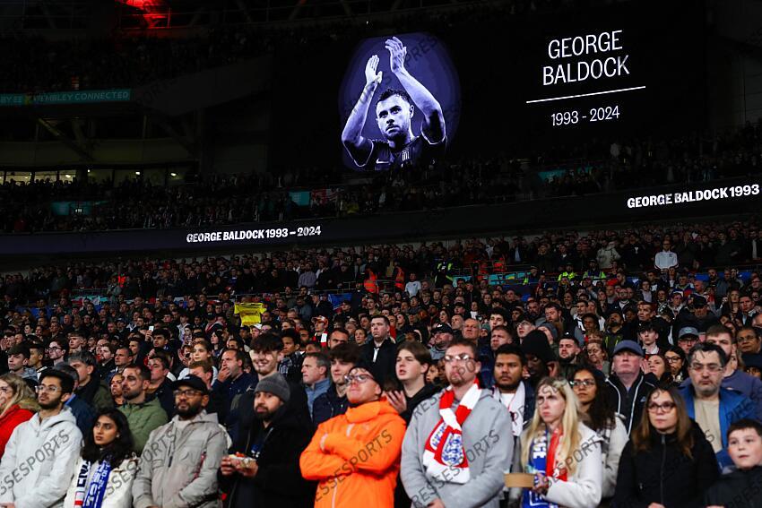 10 October 2024, London - UEFA Nations League - England v Greece - The fans stand for a minute silence in memory of George Baldock - Photo: Jacques Feeney / Offside. ANGLETERRE-GRECE (1-2) 