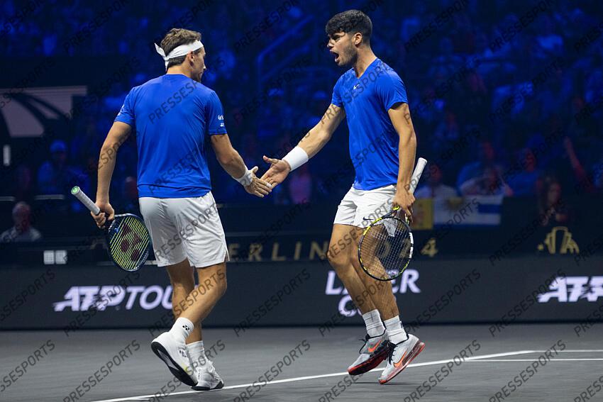 Tennis: Laver Cup, Doppel, Herren, Alcaraz/Ruud (Spanien/Norwegen) - Shelton/Tiafoe (beide USA), Uber Arena. Carlos Alcaraz (r) und Casper Ruud jubeln. DOUBLE HOMMES 