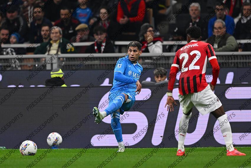 Mathias Olivera Miramontes (Napoli)Emerson Royal (Milan) during the Italian Serie A match between Milan 0-2 Napoli at Giuseppe Meazza Stadium on October 29, 2024 in Milano, Italy. (Photo by Maurizio Borsari/AFLO) AC MILAN-NAPLES (0-2) 