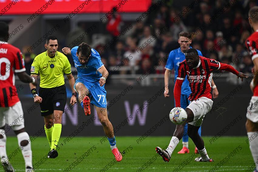 Khvicha Kvaratskhelia (Napoli)Youssouf Fofana (Milan) he scored the second goal for his team during the Italian Serie A match between Milan 0-2 Napoli at Giuseppe Meazza Stadium on October 29, 2024 in Milano, Italy. (Photo by Maurizio Borsari/AFLO) AC MILAN-NAPLES (0-2) 