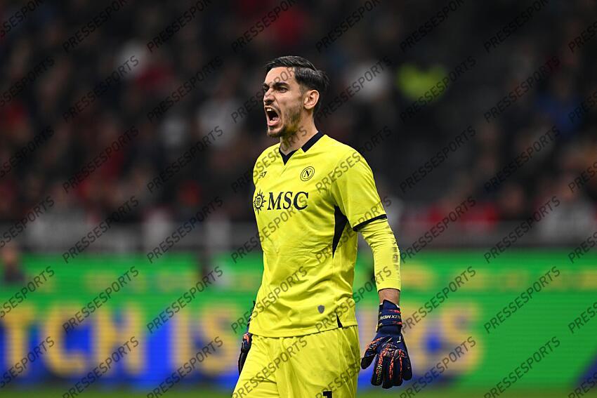 Alex Meret (Napoli) during the Italian Serie A match between Milan 0-2 Napoli at Giuseppe Meazza Stadium on October 29, 2024 in Milano, Italy. (Photo by Maurizio Borsari/AFLO) AC MILAN-NAPLES (0-2) 