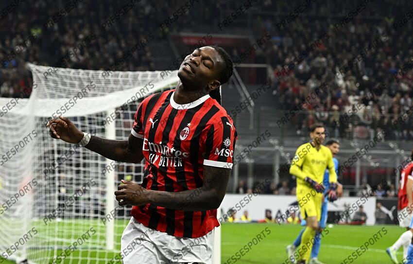 Foto IPP/Paolo Bona Milano 29/10//2024 Campionato Serie A di Calcio stagione 2024/2025 partita Milan-Napoli Nella foto Rafael Leao Italy Photo Press Worldwide Copyright AC MILAN-NAPLES (0-2) 