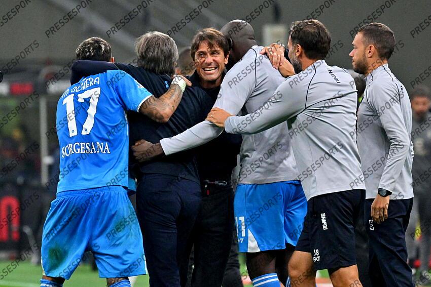 Foto IPP/Felice De Martino Milano 29/10/2024 Calcio Campionato serie A 2024-2025 Mialn - Napoli Nella foto: Antonio Conte allenatore del Napoli esulta a fine gara Italy Photo Press World Copyright AC MILAN-NAPLES (0-2) 