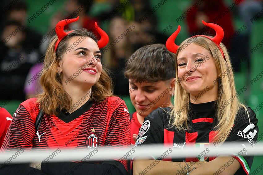 Foto IPP/Felice De Martino Milano 29/10/2024 Calcio Campionato serie A 2024-2025 Mialn - Napoli Nella foto: Tifose del Milan Italy Photo Press World Copyright AC MILAN-NAPLES (0-2) 